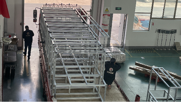 8080鋁型材如何成就汽車(chē)行業(yè)堅(jiān)固的自動(dòng)化設(shè)備機(jī)架